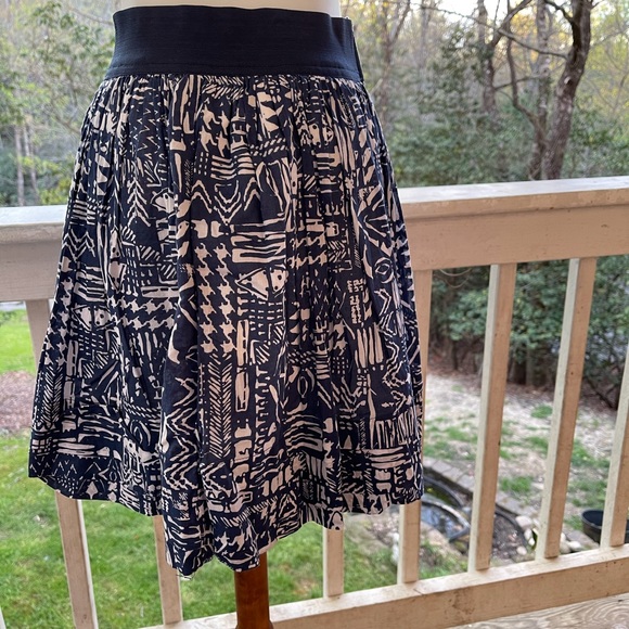 Hollister Navy/White Print Skirt L jr. FREE SHIP - Picture 3 of 6